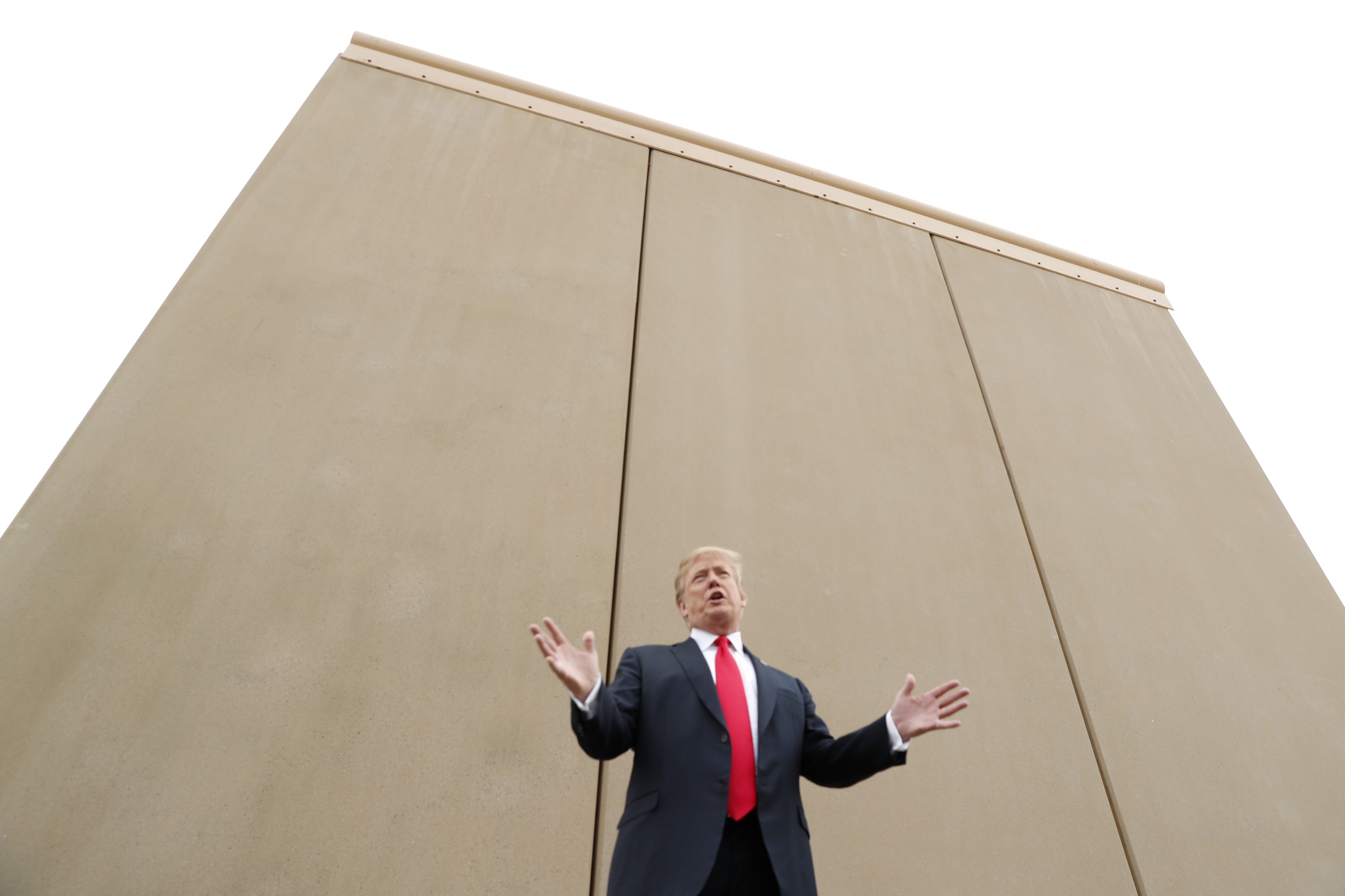 Casa Blanca evita desestimar fondos militares muro Trump