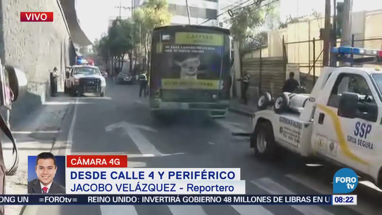 Choca transporte público contra poste en Calle 4 y Periférico, CDMX