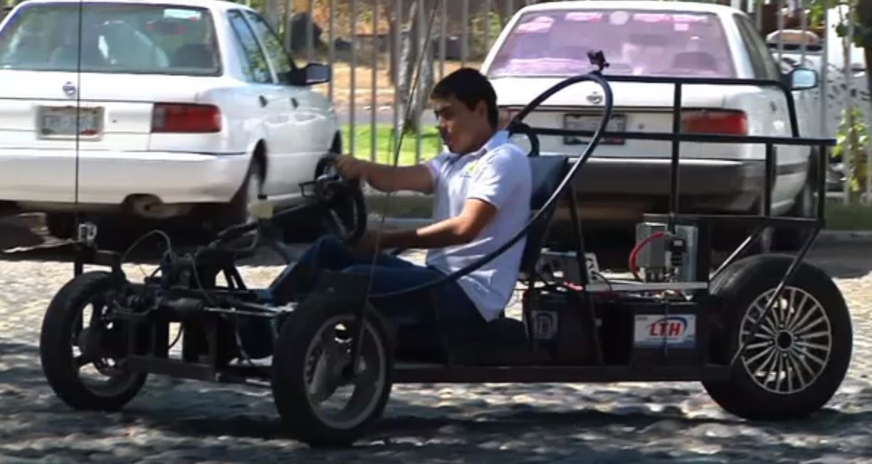 Estudiantes universitarios desarrollan automóvil eléctrico en Colima