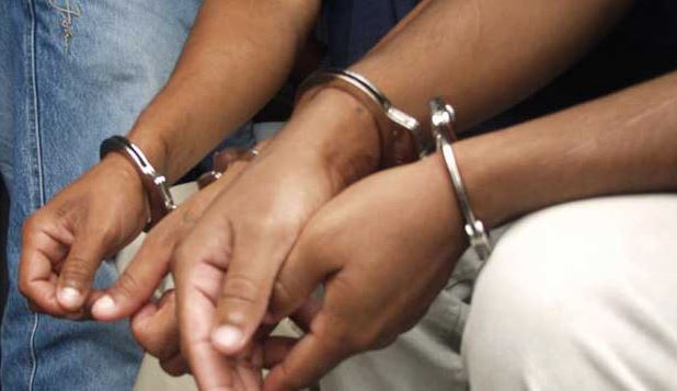 Detienen a dos colombianos acusados de robo a casa habitación, en CDMX