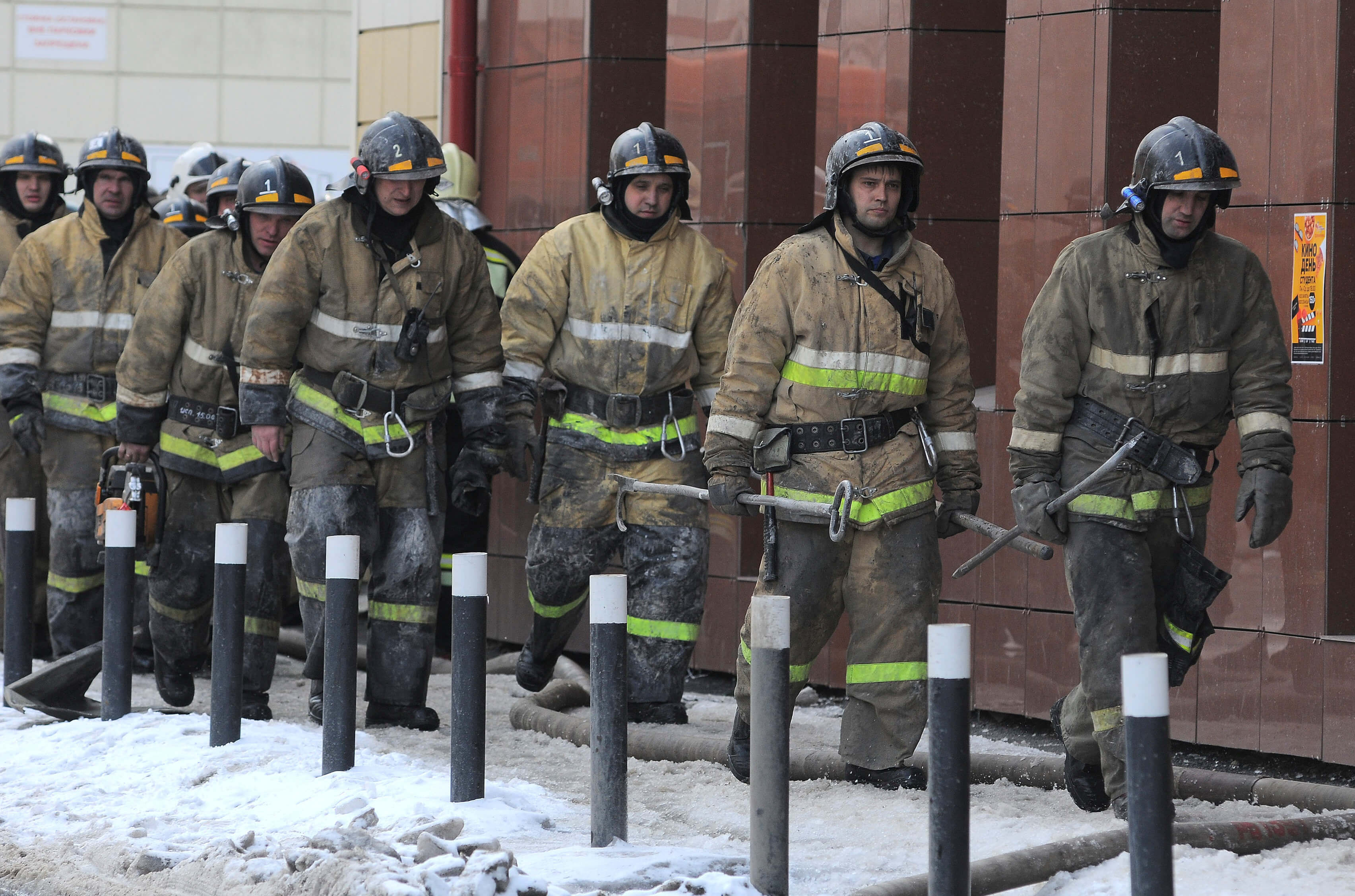 Incendio centro comercial ruso deja 64 muertos