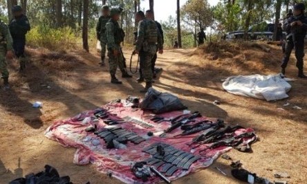 Soldados y policías detienen a 6 hombres con armas en Uruapan, Michoacán