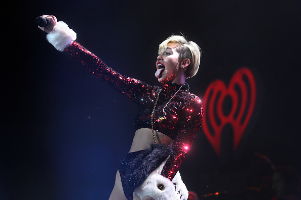 Demandan Miley Cyrus plagiar canción We Cant Stop