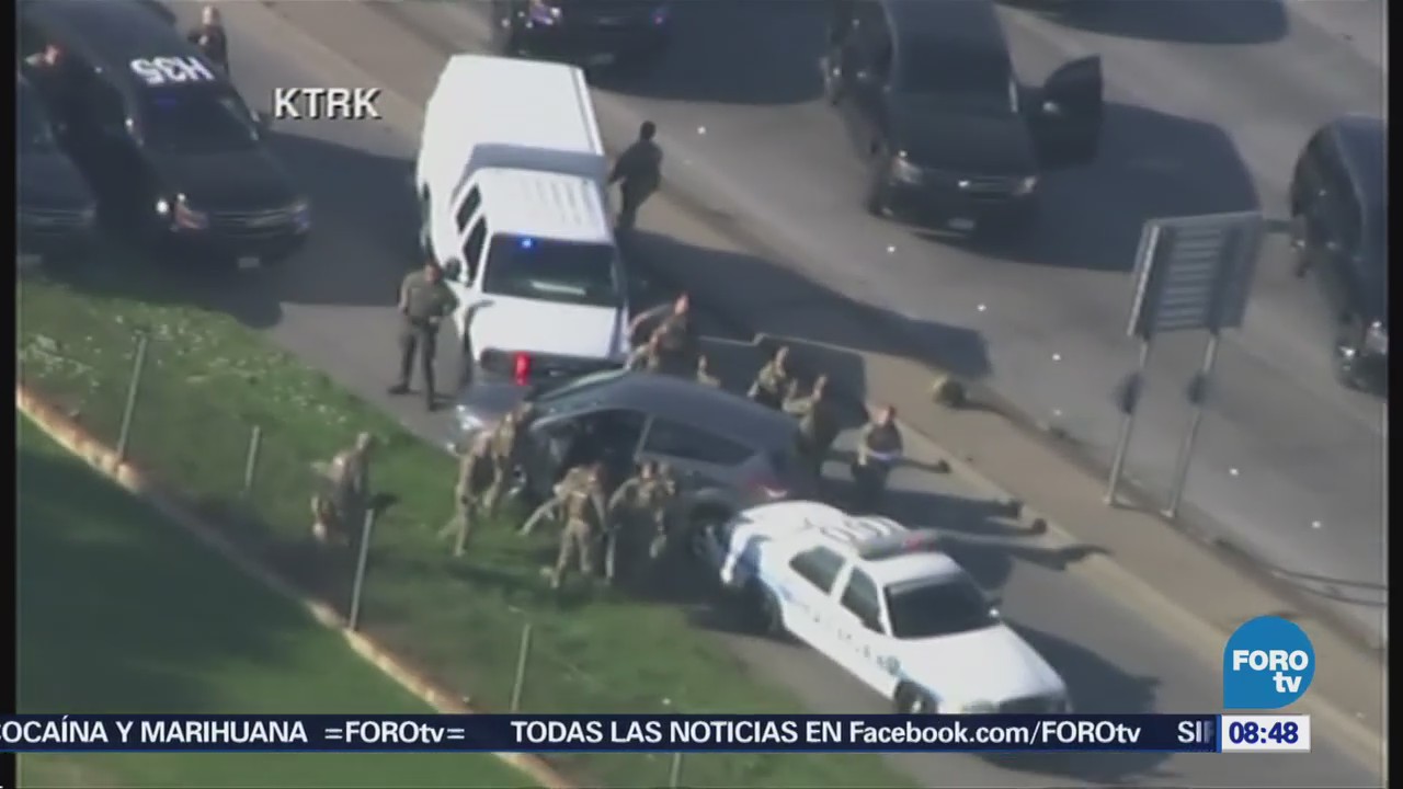 Detienen a conductor tras persecución en Texas, Estados Unidos