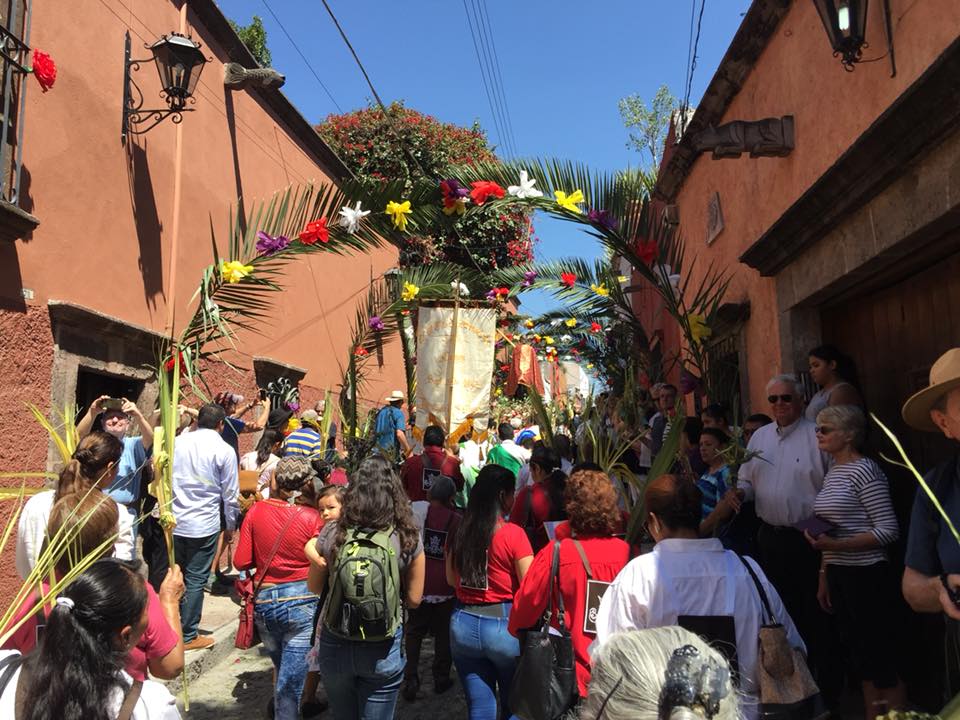 Miles participan en Domingo de Ramos en San Miguel de Allende