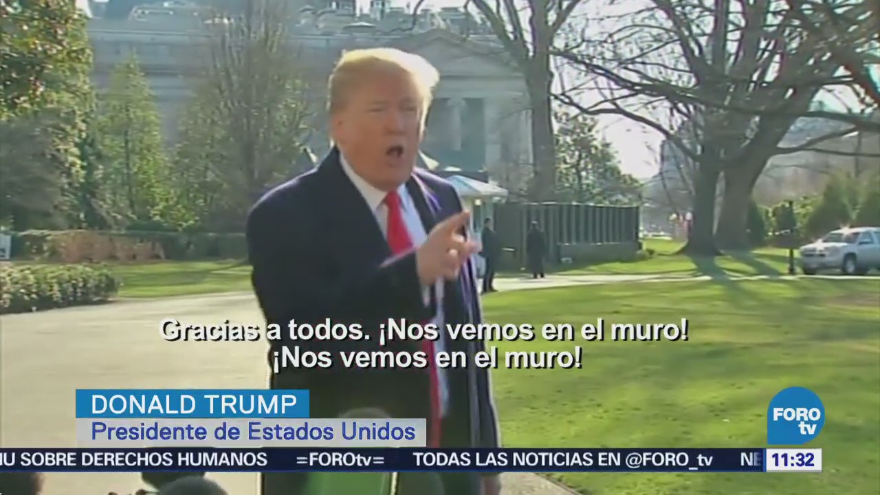 Donald Trump habla de prototipos de muro
