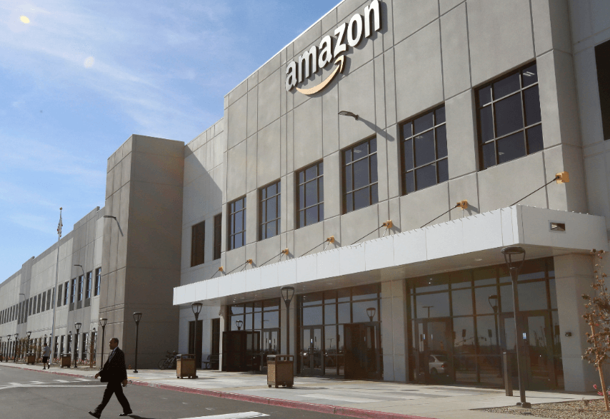 Trump arremete contra Amazon por cierre de miles de negocios