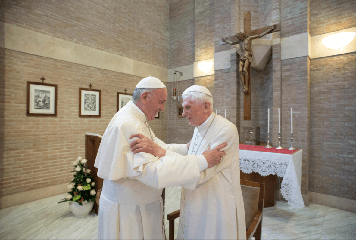 Advierte Benedicto XVI sobre insensato prejuicio contra el papa Francisco