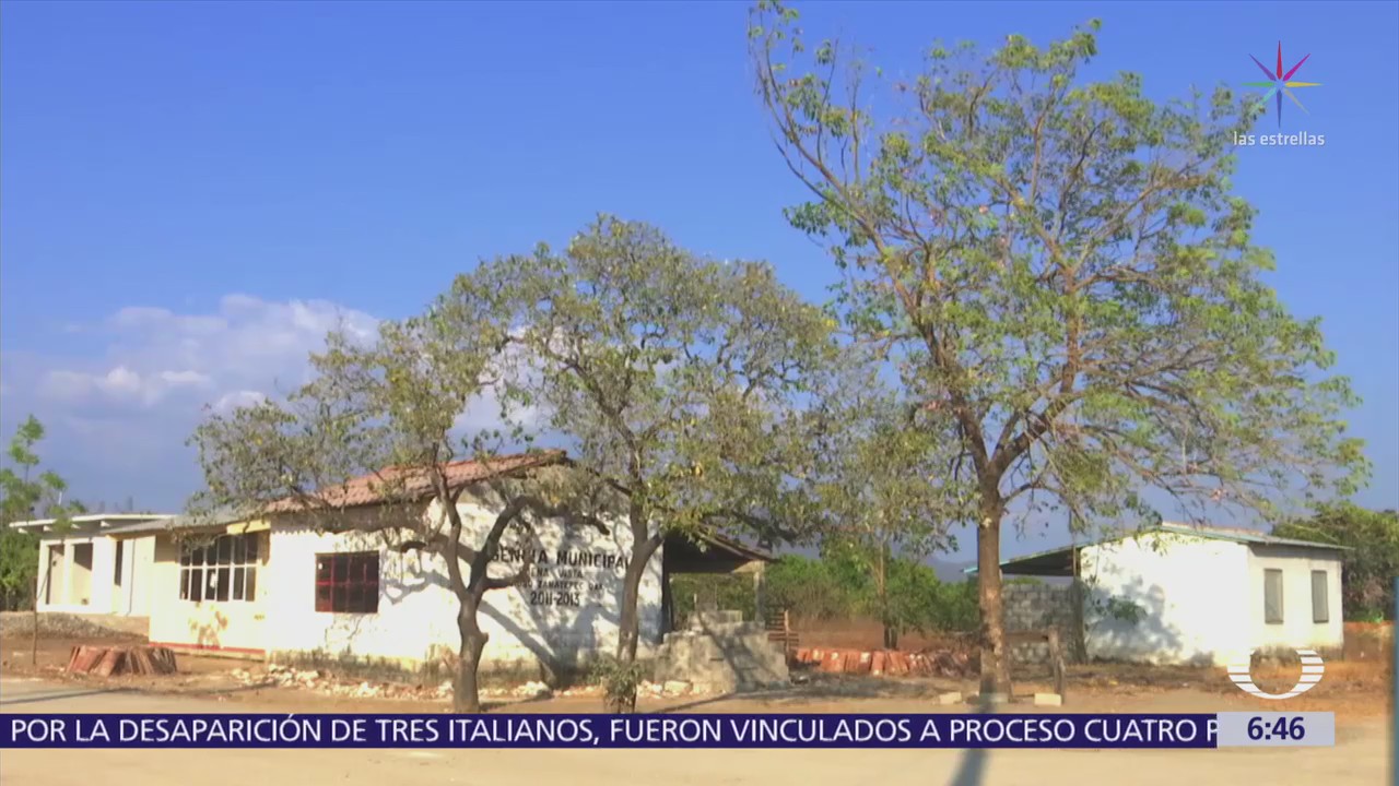 Encuentran camioneta abandonada con ocho cuerpos en Buena Vista, Oaxaca