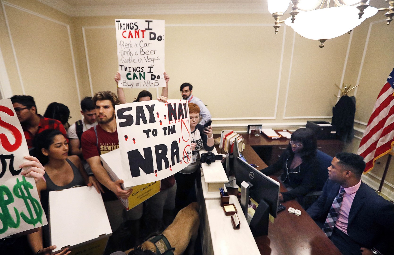 Estudiantes de Florida inician movimiento para exigir control de armas