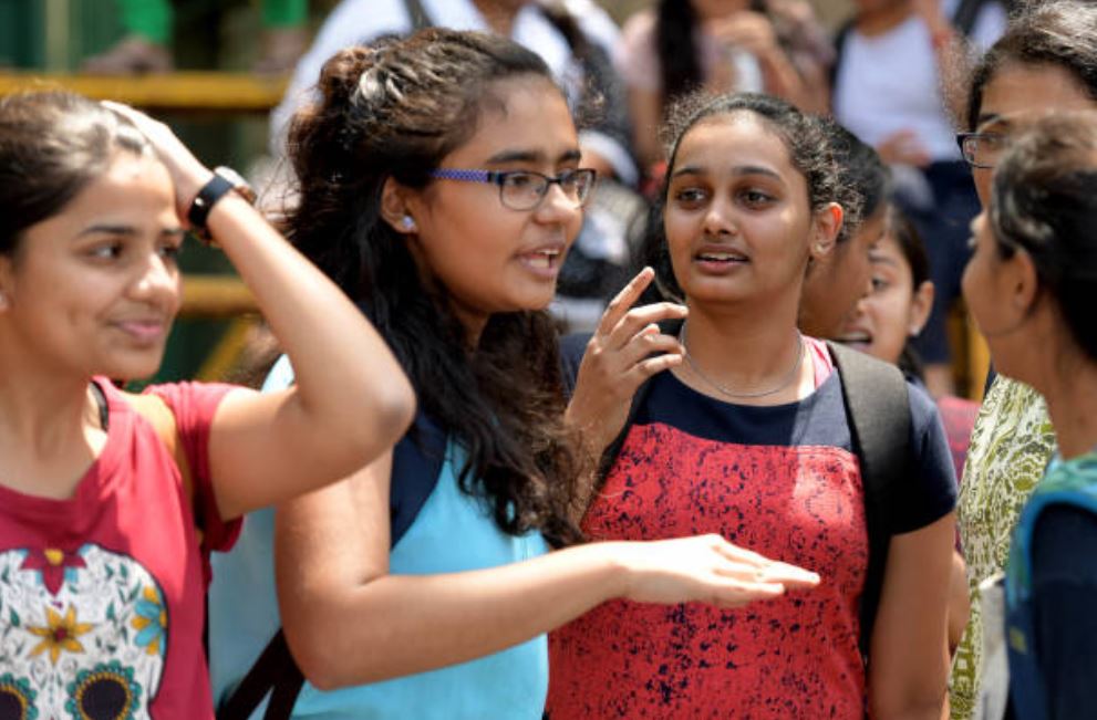 Estudiantes en India repetirán exámenes tras filtración de preguntas en WhatsApp. (Gettyimages)