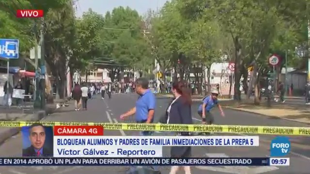 Estudiantes de la Preparatoria 5 bloquean Calzada de Las Bombas, CDMX