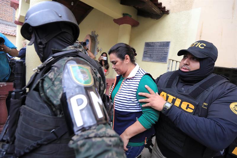 Exprimera dama de Honduras pasa su primera noche en la cárcel