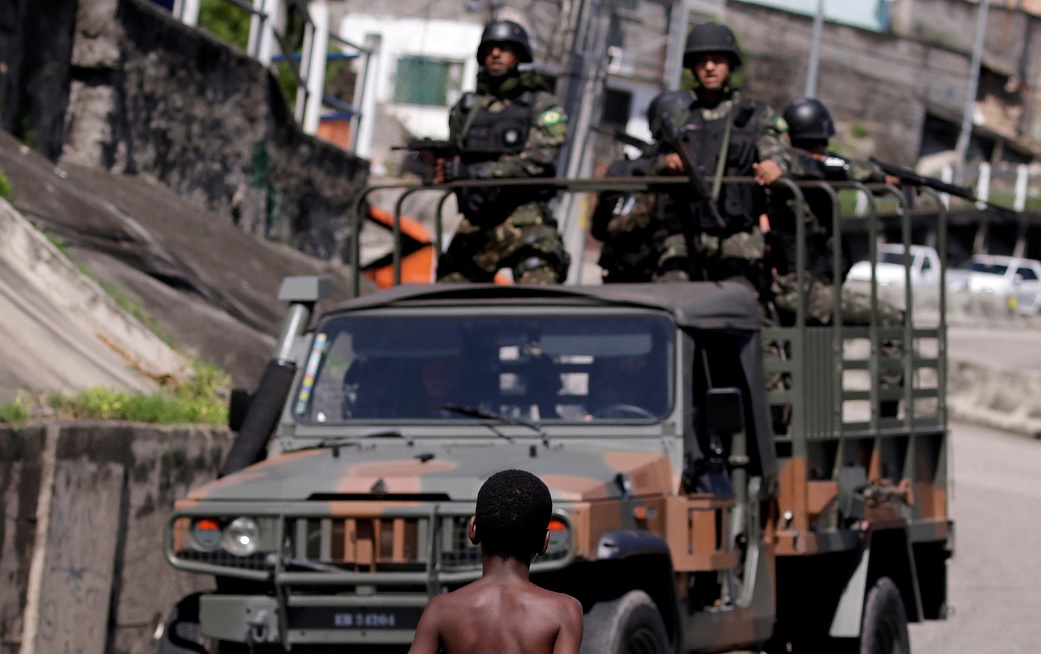 Caen nueve personas en operativo en favelas de Río de Janeiro