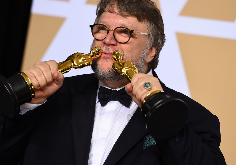 Guillermo del Toro obtiene el Oscar como mejor director