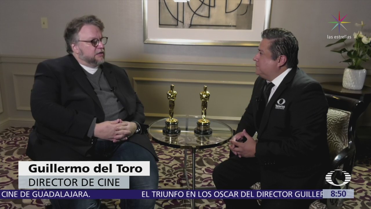 Guillermo del Toro viajará a México con sus 2 premios Óscar