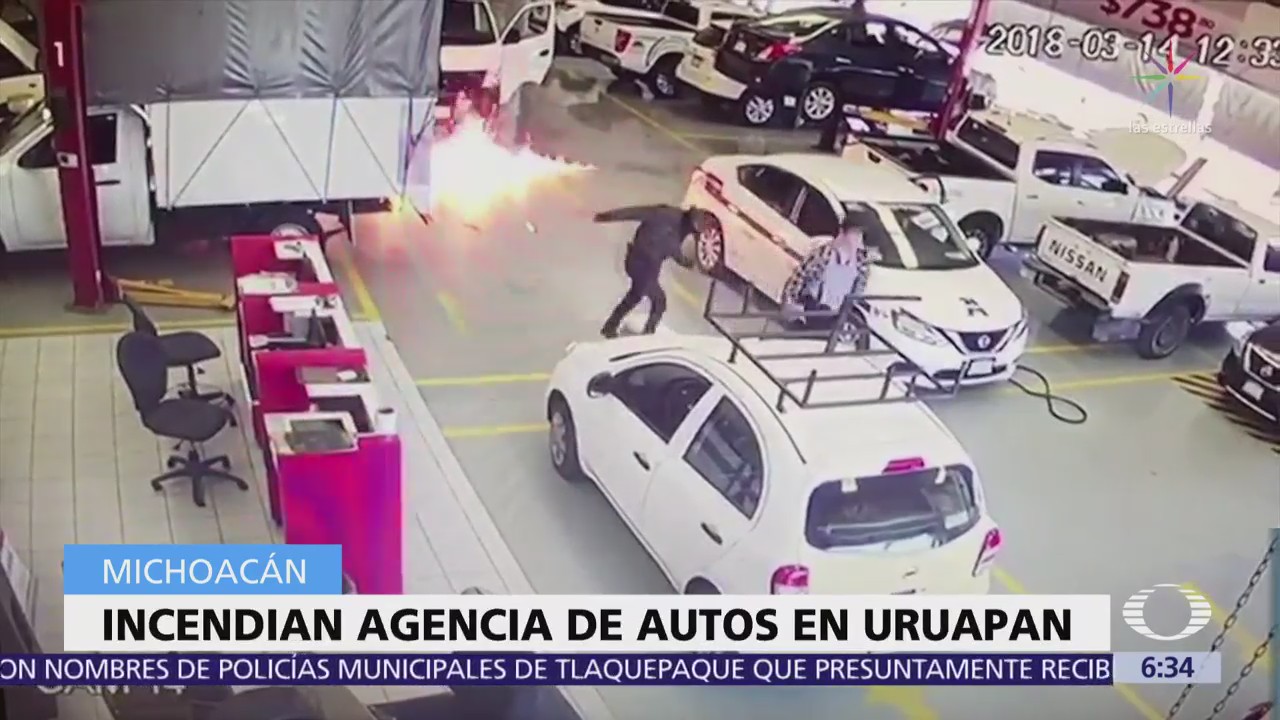 Hombres armados incendian agencia de autos en Uruapan