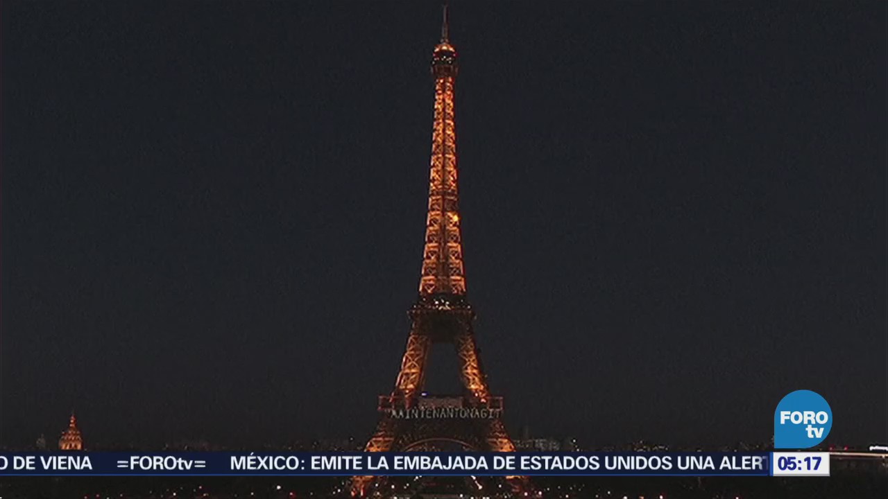 Iluminan la torre Eiffel por el Día Internacional de la Mujer