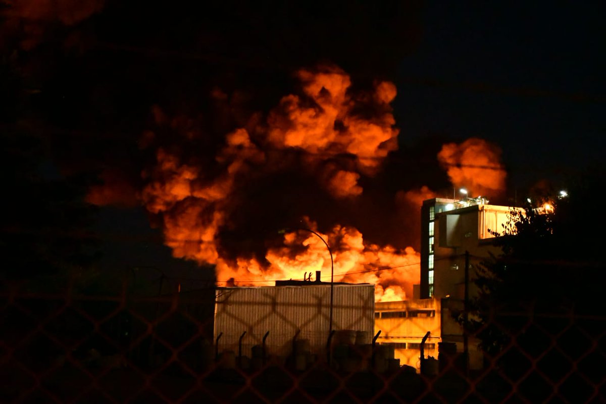 Incendio fábrica petroquímicos genera nube tóxica Argentina