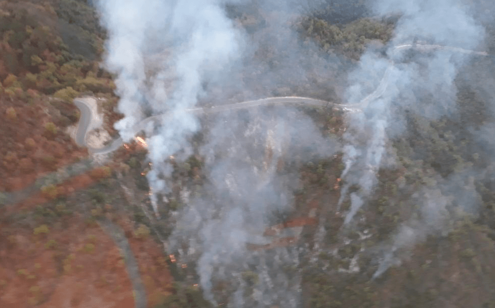 Combaten incendio en la sierra de Santiago, Nuevo León