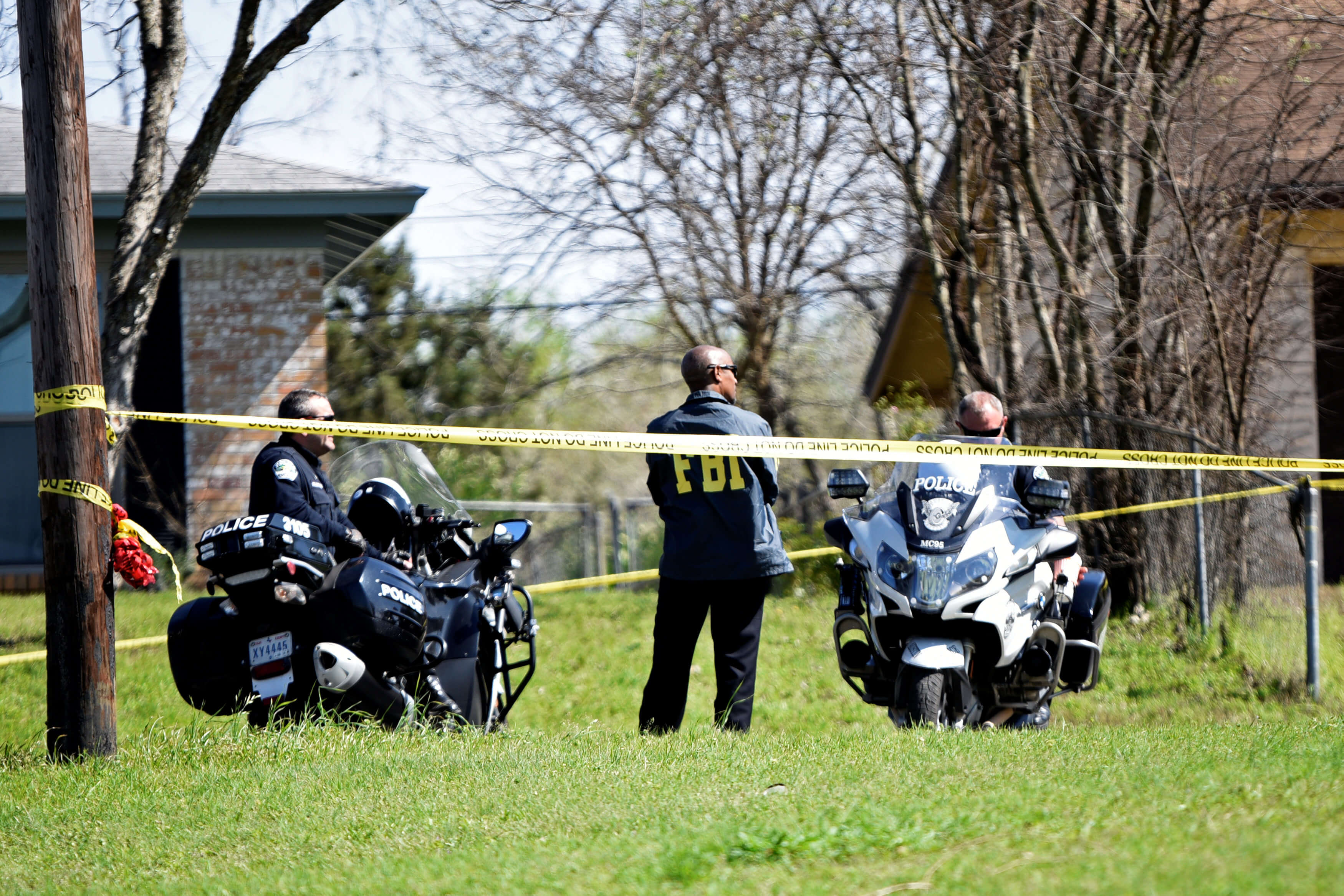 Investigan como crímenes raciales explosiones Texas