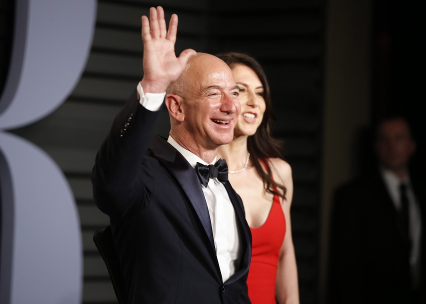 Forbes: Jeff Bezos, el hombre más rico del mundo con 112 mdd