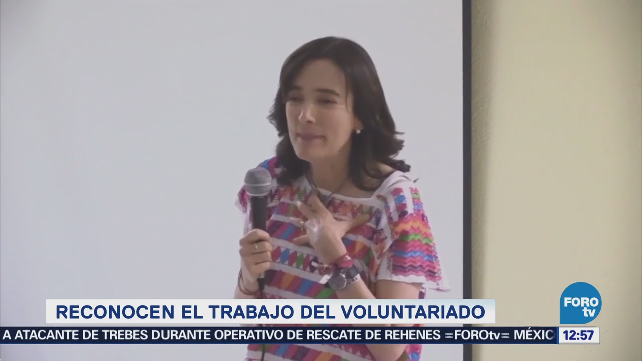Juana Cuevas de Meade reconoce el voluntariado del IMSS