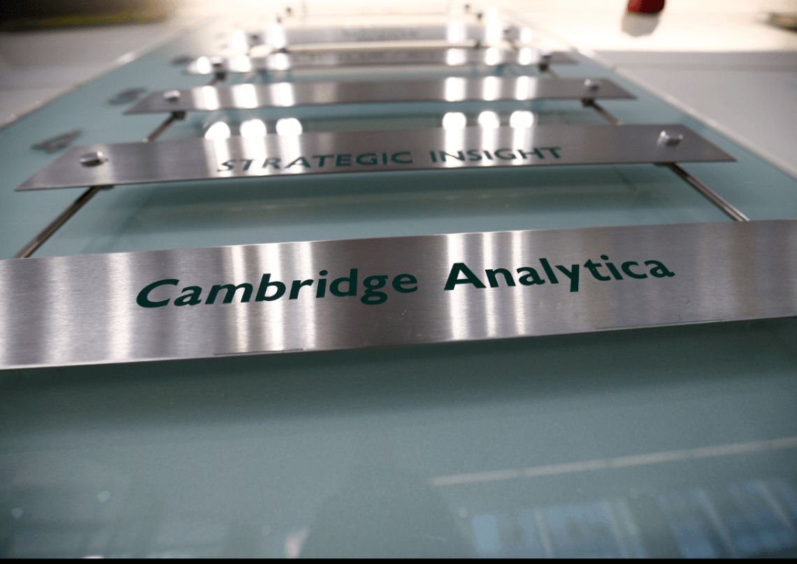 Gobierno británico niega vínculos con Cambridge Analytica