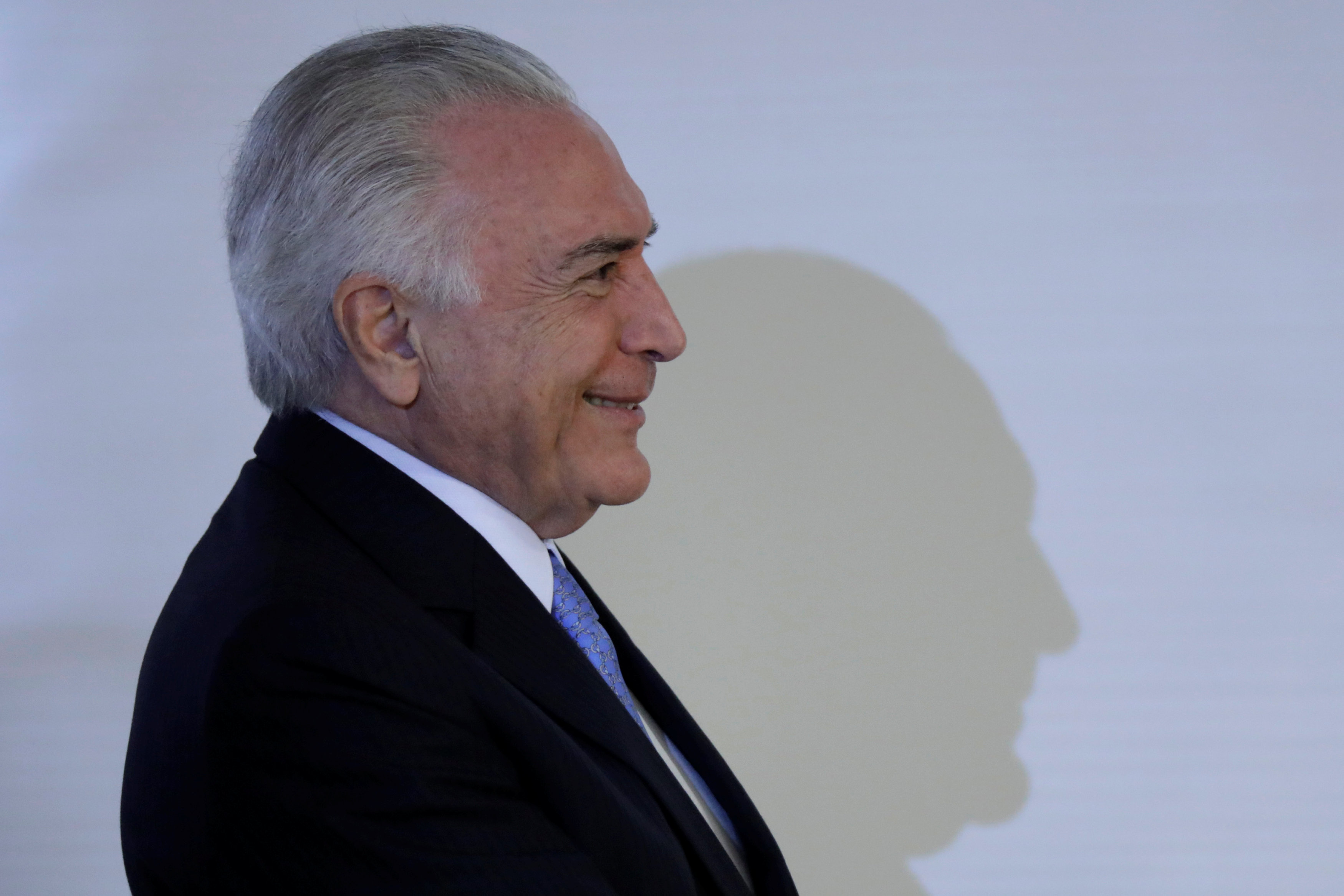 Corte Suprema Brasil autoriza levantar secreto bancario Temer
