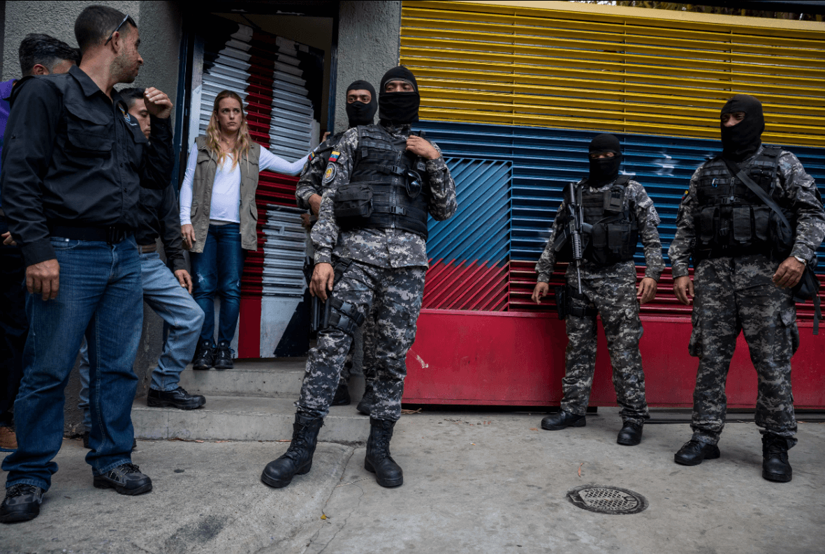 Entrevista originó irrupción de policías en casa de Leopoldo López