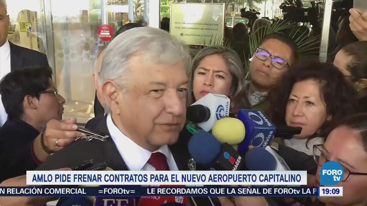 López Obrador analiza interponer amparos contra contratos del aeropuerto