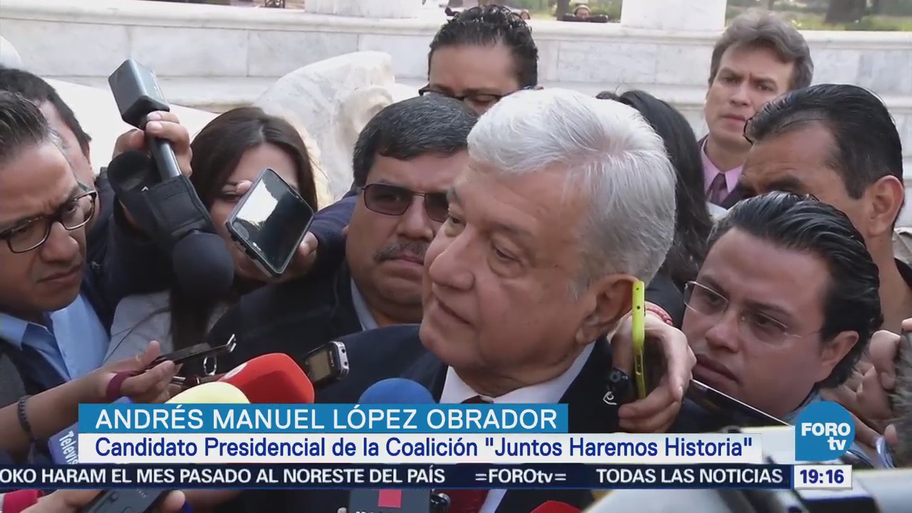 López Obrador realiza guardia de honor en el Hemiciclo a Juárez