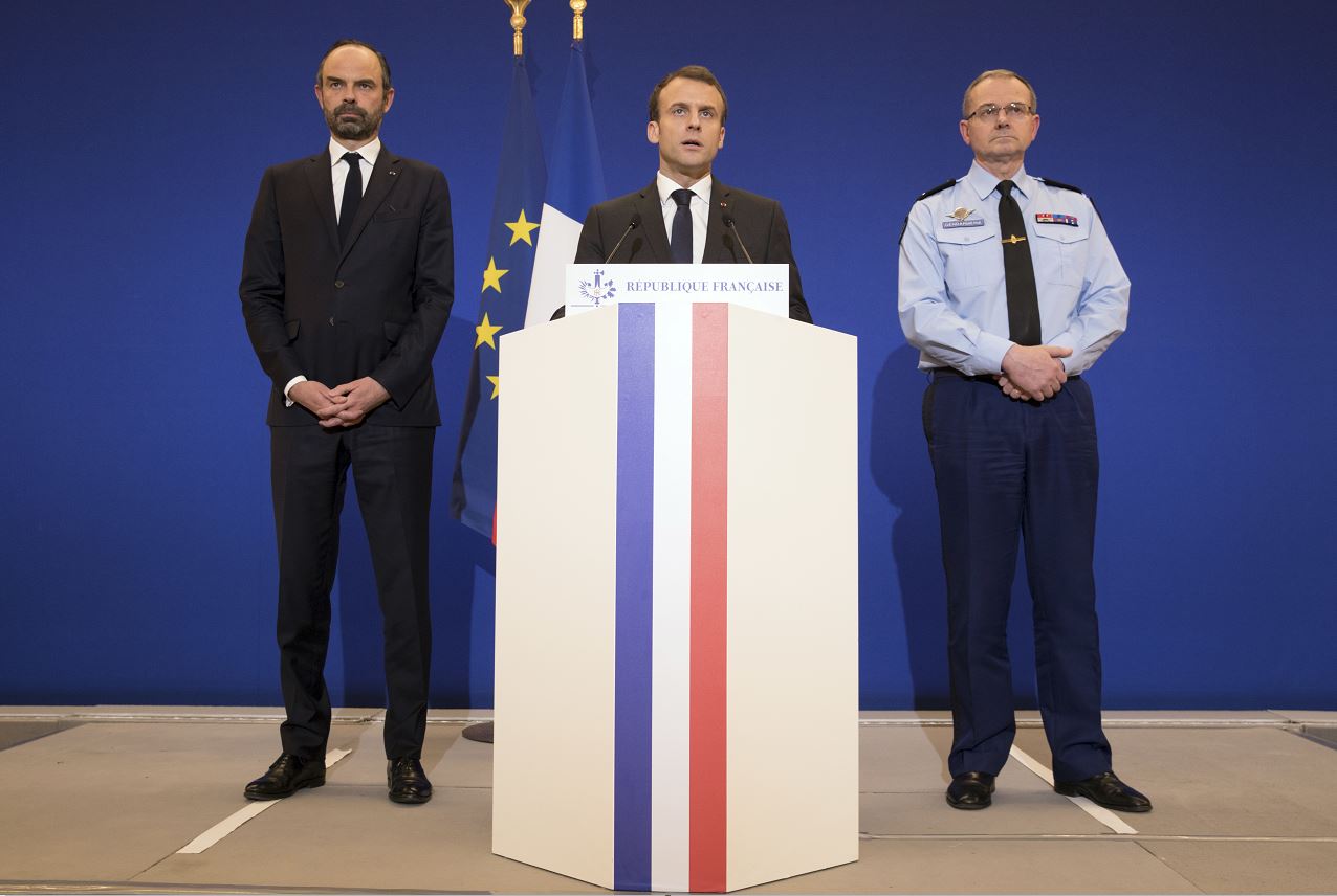 Macron convoca una reunión en el Elíseo tras ataques terroristas en Francia