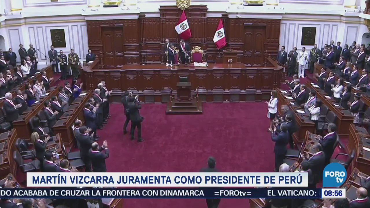 Martín Vizcarra juramenta como presidente de Perú