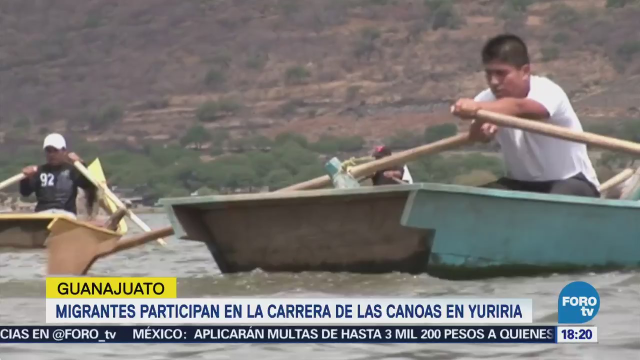 Migrantes participan en la carrera de las canoas en Yuriria, Guanajuato