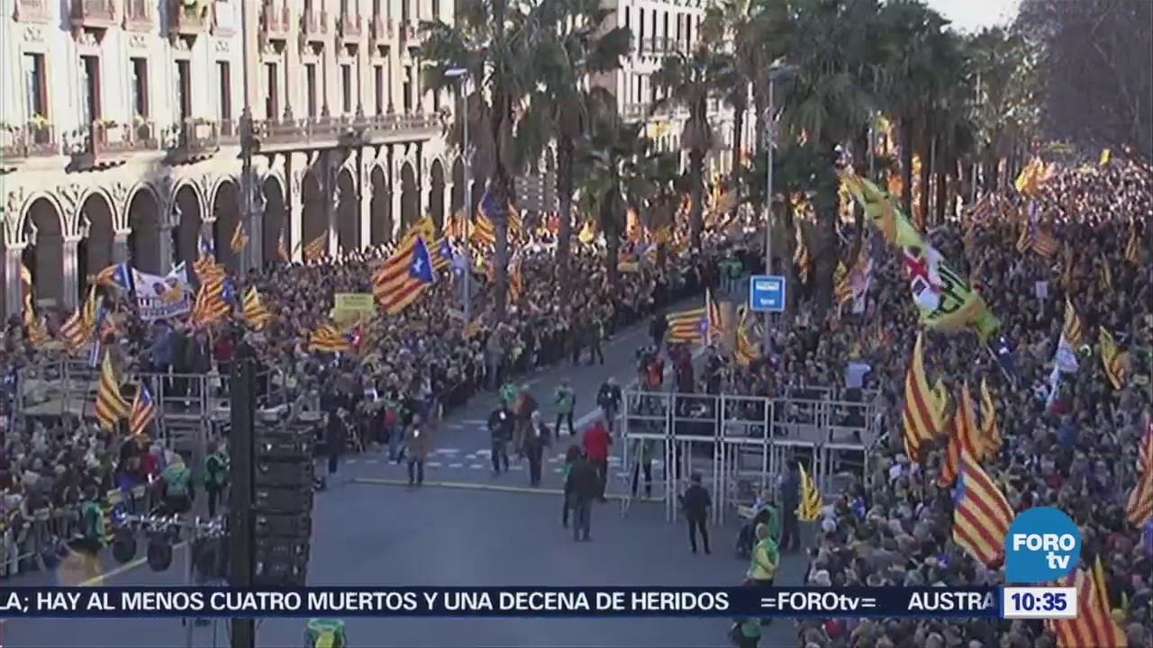 Miles de opositores a la independencia de Cataluña marchan en Barcelona