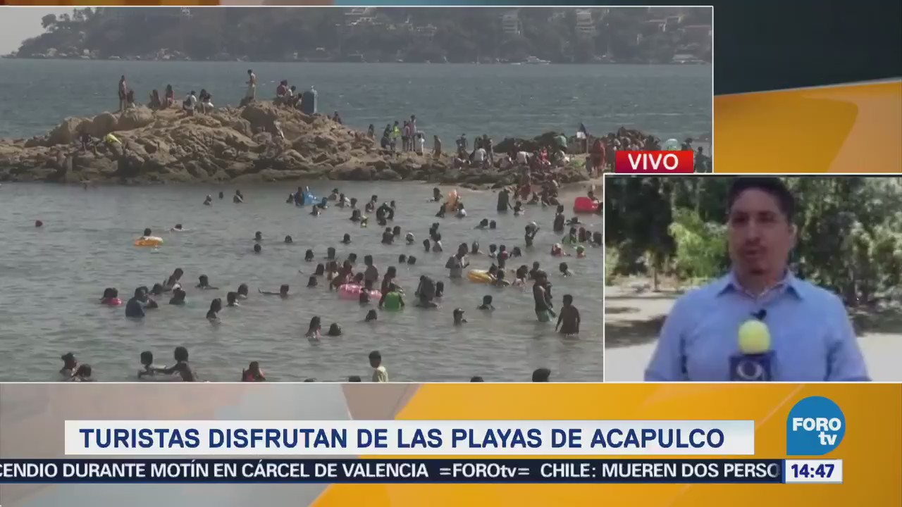 Miles de turistas disfrutan de las playas de Acapulco