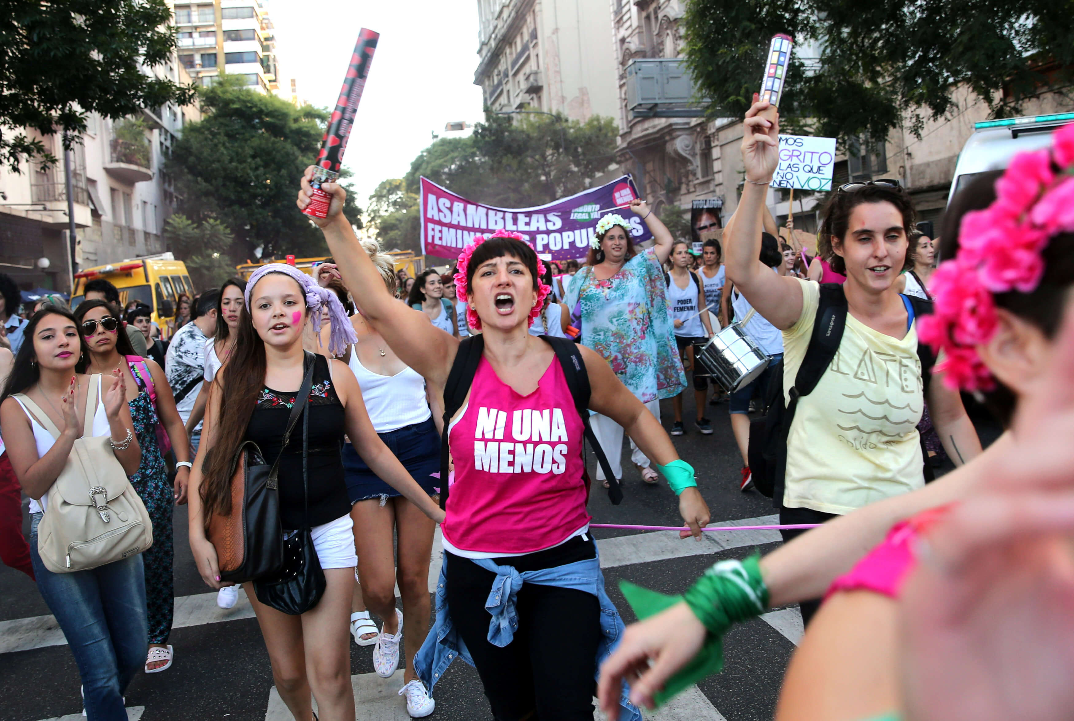 Miles marchan ciudades Latinoamérica repudiar feminicidios