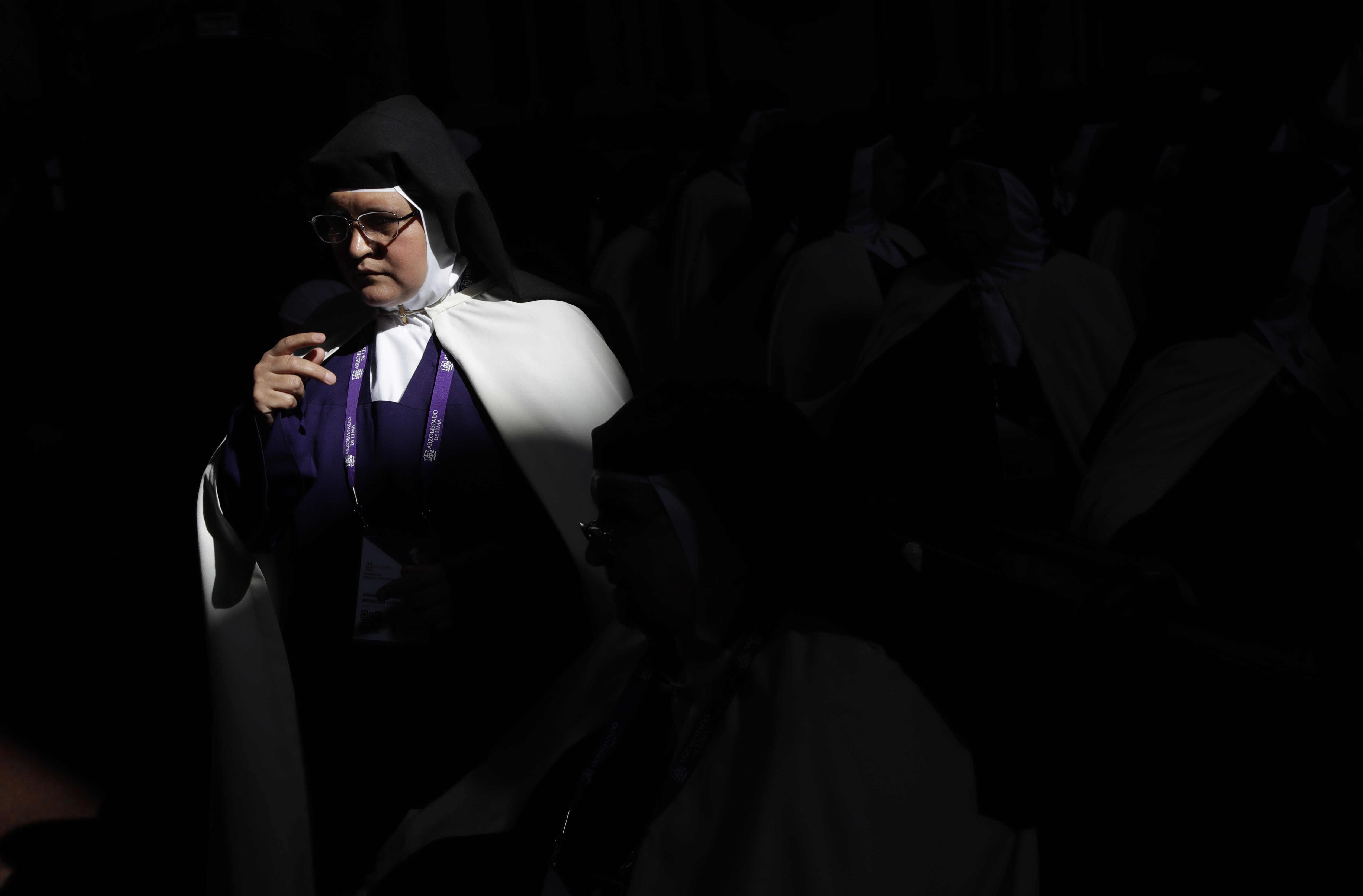 Monjas son tratadas como sirvientas por obispos y cardenales, denuncia revista vaticana