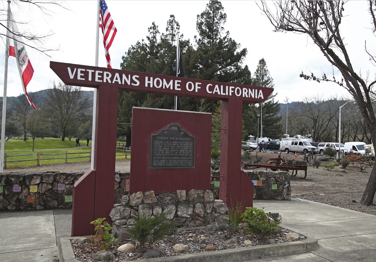 Muere atacante y tres rehenes hogar veteranos California