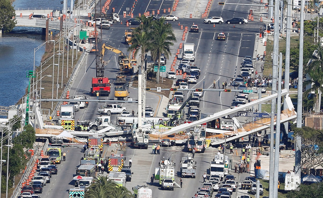 Confirman cuatro muertos derrumbe puente Miami