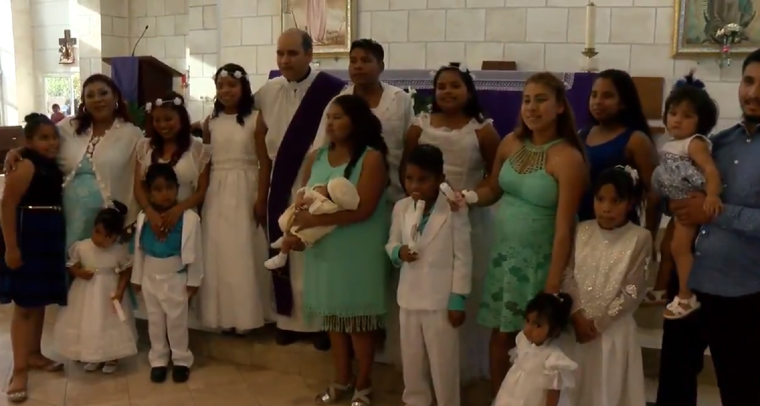 mujer bautiza sus 10 hijos monterrey nuevo leon