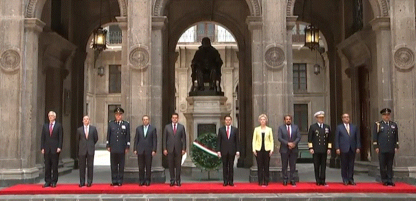 El presidente Peña Nieto monta guardia de honor por el natalicio de Benito Juárez. (Presidencia de la República)