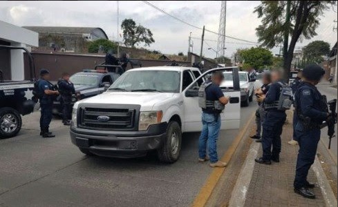 Al menos cuatro bloqueos y quema de vehículos en Michoacán
