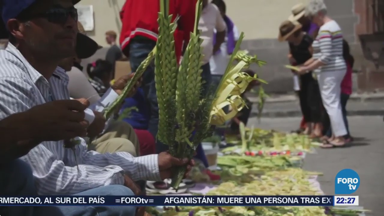 Otomíes mantienen arte de tejer hojas de palma para el domingo de Ramos