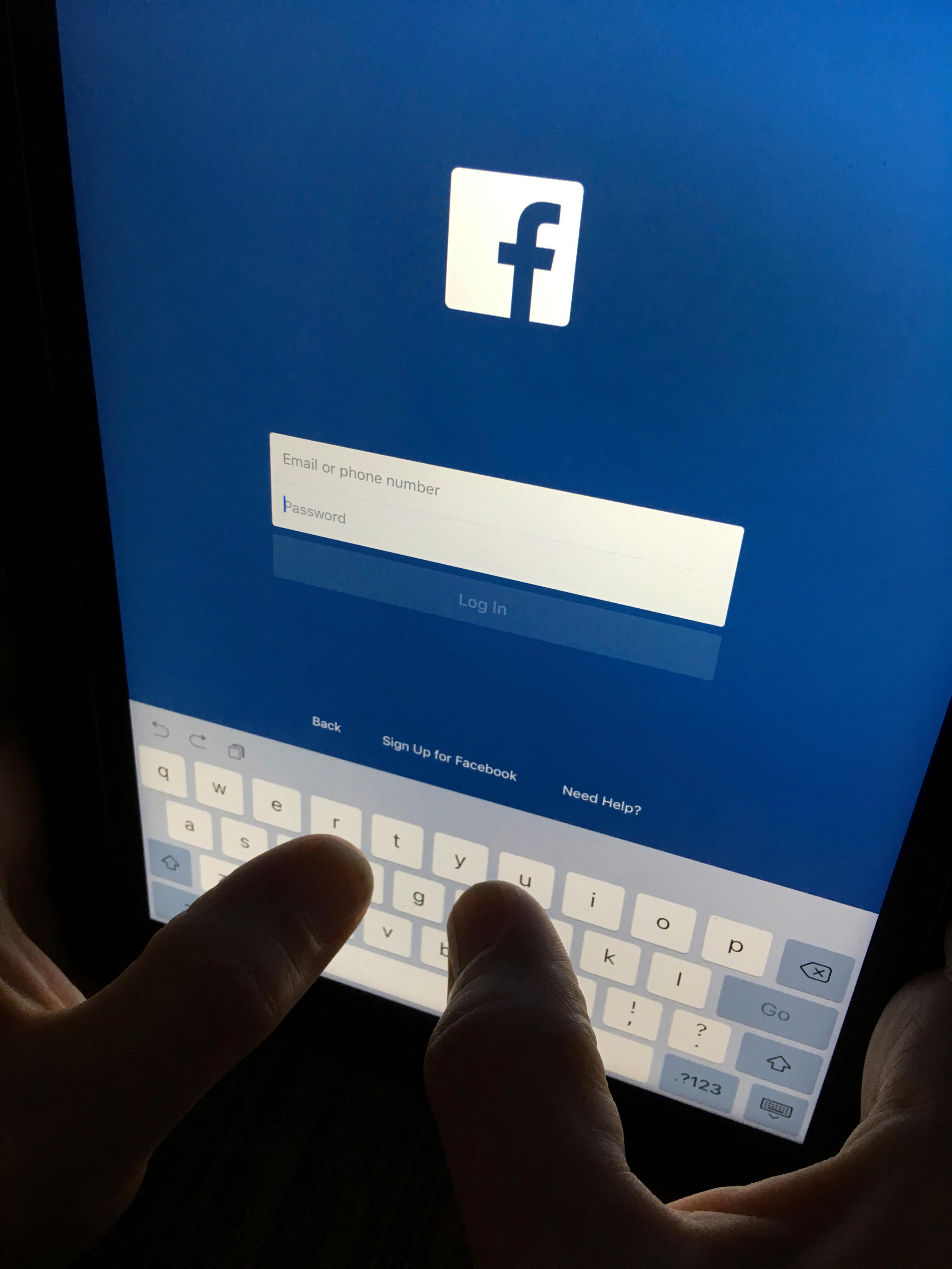 Comisión de Comercio de Estados Unidos investiga a Facebook por filtración