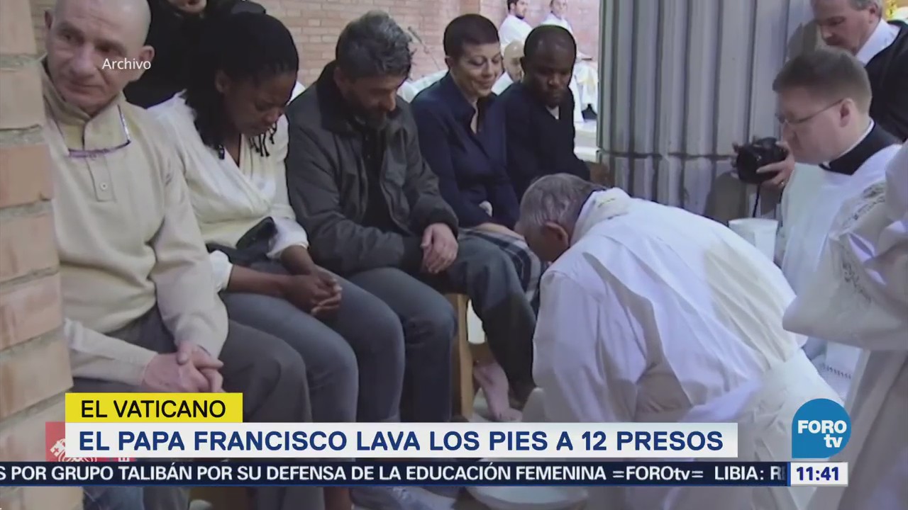 Papa Francisco lava los pies a 12 presos