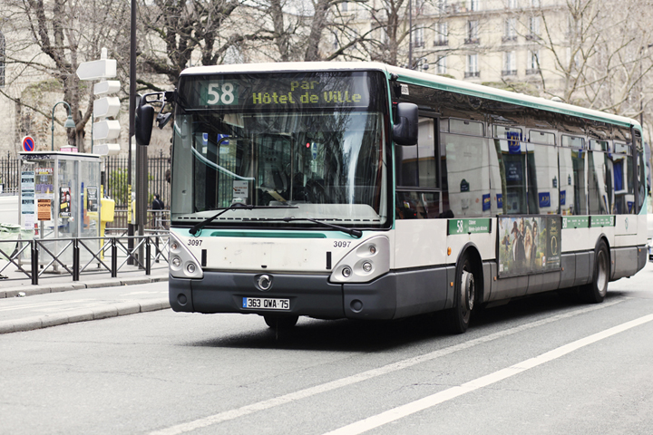 Alcaldesa París estudia gratuidad transporte público