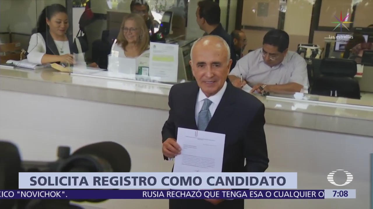 Pedro Ferriz acude al INE para solicitar registro oficial como candidato independiente