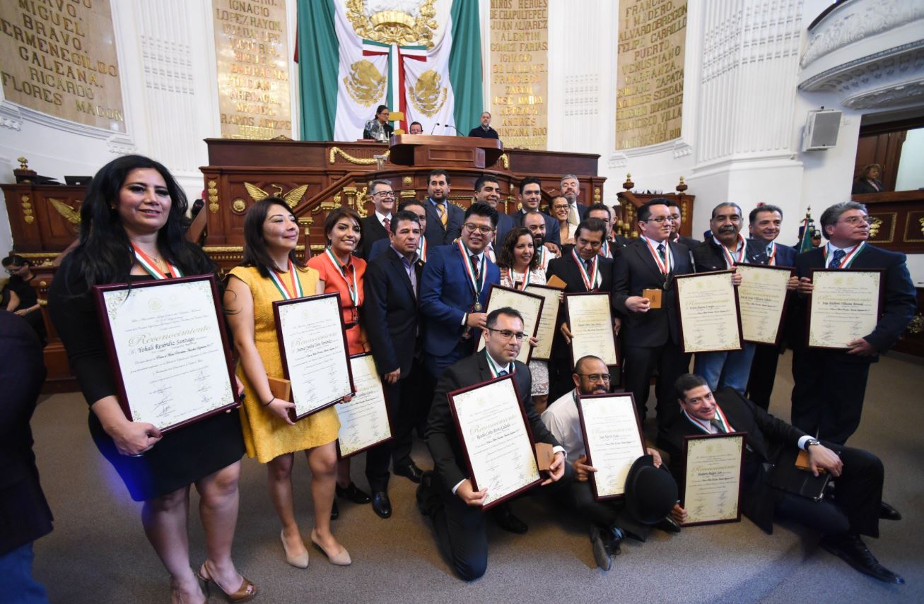 Asamblea Legislativa de la CDMX entrega medalla al mérito periodístico 2017